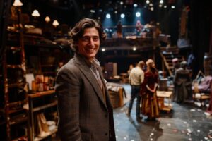 Alexis Michalik : le génie créatif qui révolutionne le théâtre contemporain