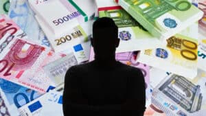 homme anonyme riche