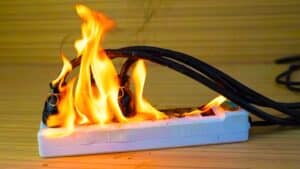 multiprise prend feu