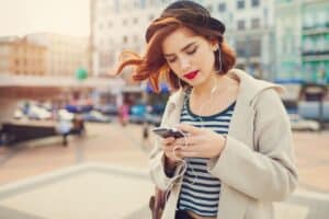 young,stylish,pretty,woman,with,hat,posing,in,the,city