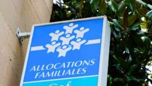 aides sociales en danger voici la décision du sénat concernant les étrangers titulaires d’un titre de séjour
