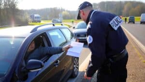 automobilistes les personnes âgées de plus de 68 ans ont l’interdiction formelle de conduire ce type de véhicules sur les routes dans ce pays voisin