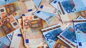 ce billet d'euros va définitivement disparaître de la circulation des millions de personnes concernées