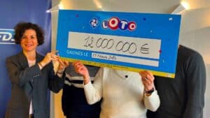 elle ramasse un ticket de loto gagnant et touche 12 millions d'euros... huit ans plus tard !