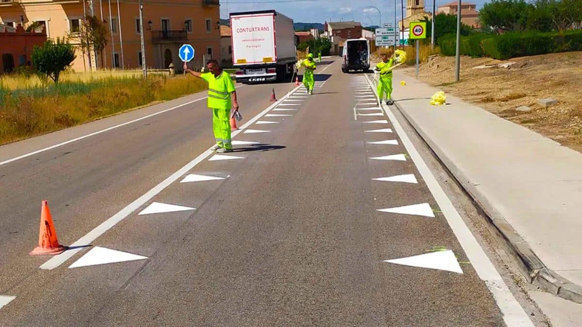 fini les ralentisseurs ce nouveau marquage au sol rend déjà fous les automobilistes et s’impose partout