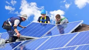 la production d’électricité renouvelable atteint des records en france, tirée essentiellement par le solaire