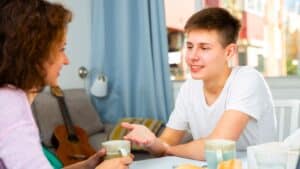 « mon ado me parle enfin » ce petit détail changé au retour de l’école a tout transformé