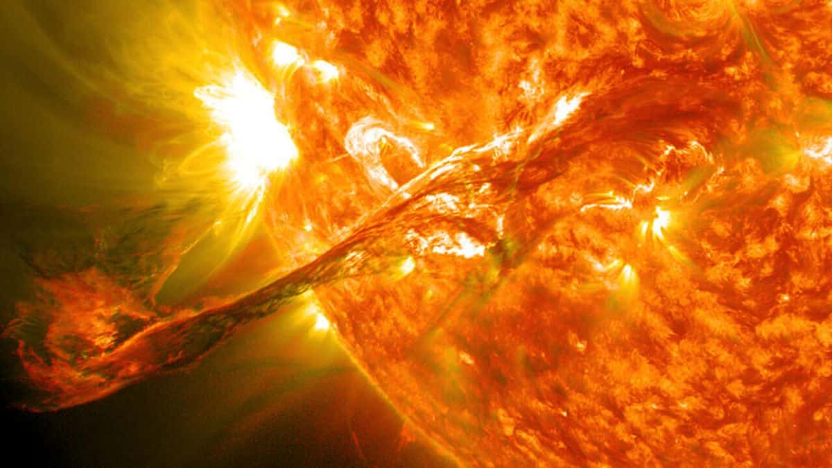 un train de tempêtes solaires va frapper la terre, les spécialistes donnent l’alerte  le grand retour des aurores boréales 
