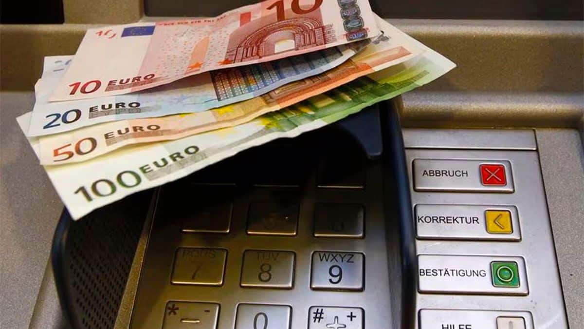 voici la ruse redoutable des escrocs pour voler les comptes bancaires aux distributeurs de billets
