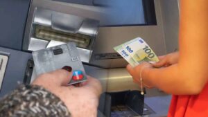 une banque francaise emblematique ferme ses portes en 2025 des milliers de clients impactes ce nest pas ma french bank